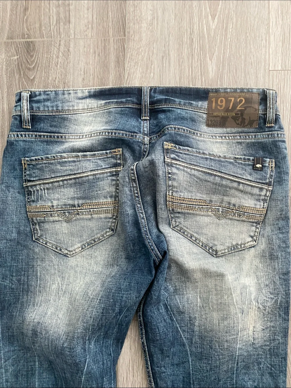 Buffalo David Bitton Mens Jeans 13203-B distressed light denim jeans | 33/30